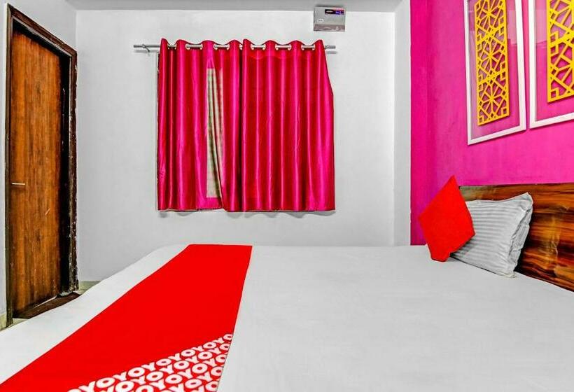 Üç Kişilik Klasik oda, Oyo Flagship 81375  Couple Friendly