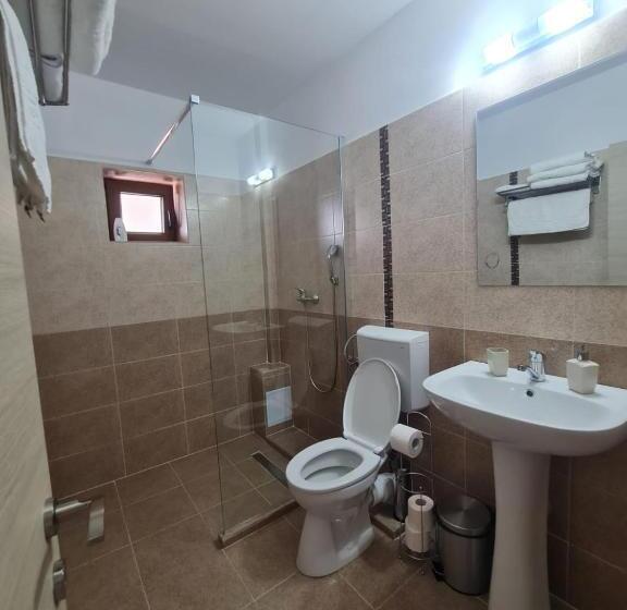 Cameră Triplă Deluxe, Yuka