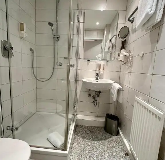 Basic-huone, Bronnbacher Hof