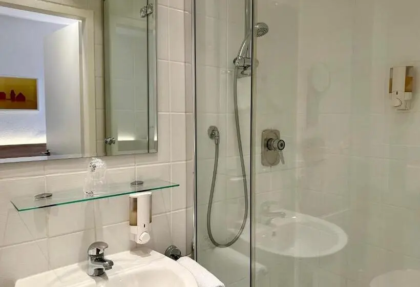 Standard Yhden Hengen Huone, Bronnbacher Hof