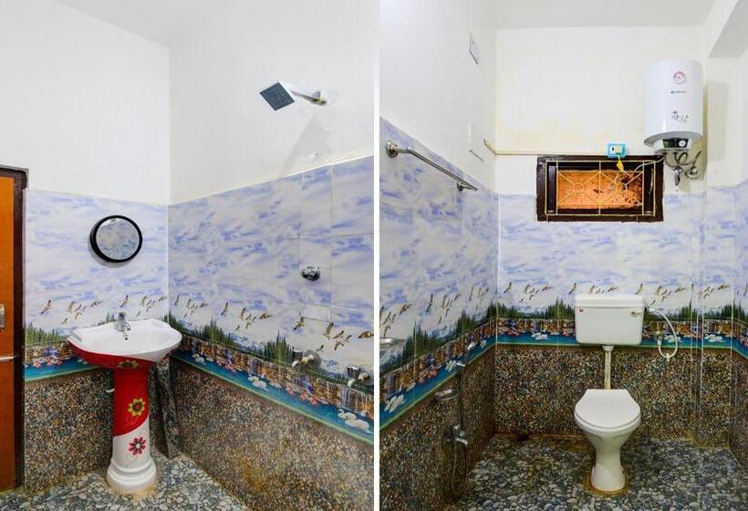 חדר קלאסי לשלושה, Oyo Flagship 81403c  Mani Tarini