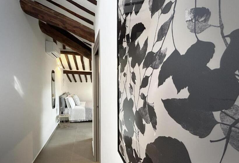 غرفة قياسية, New Moon Rooms
