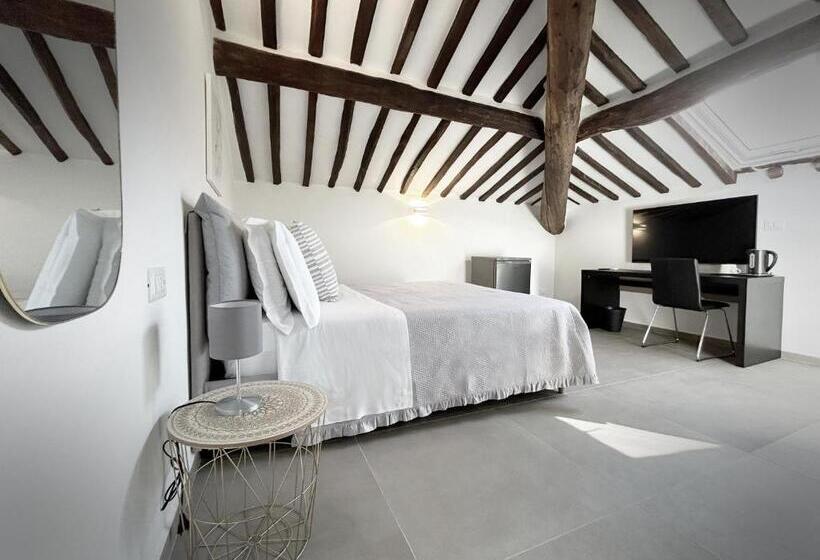 اتاق استاندارد, New Moon Rooms