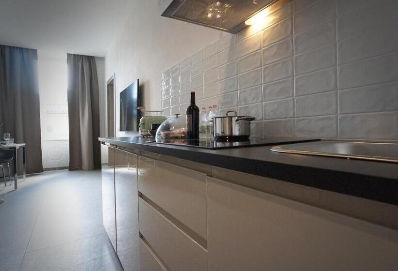 آپارتمان سوپریور 1 خوابه, New Moon Rooms