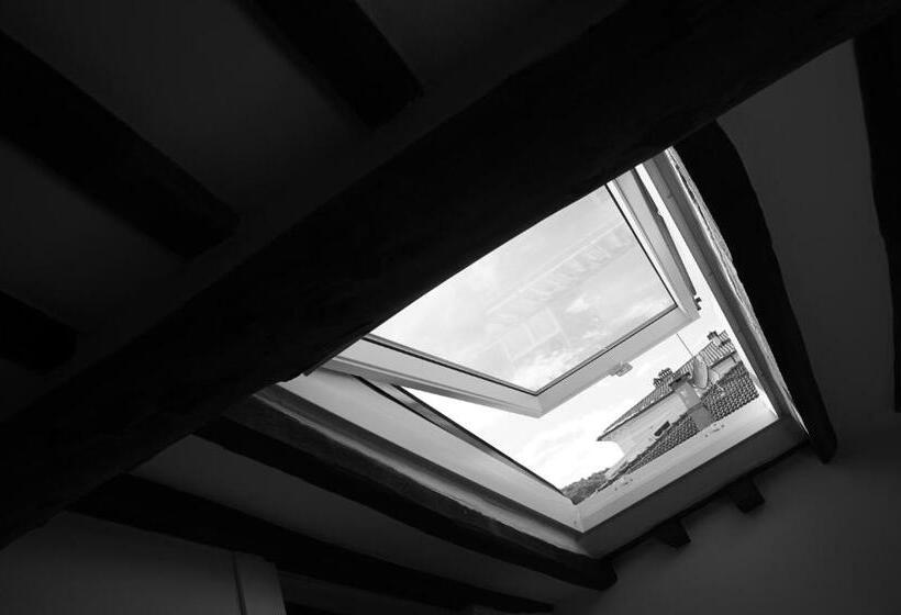 غرفة قياسية, New Moon Rooms