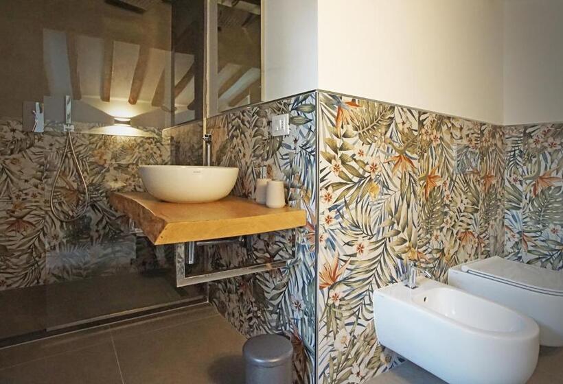 اتاق استاندارد, New Moon Rooms