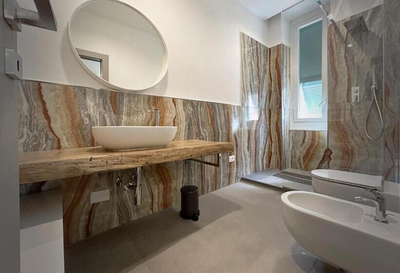 اتاق لوکس, New Moon Rooms