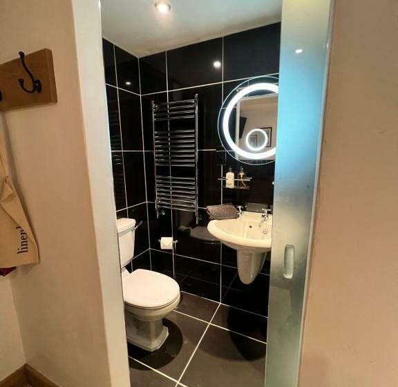 带大床的标准间, Lands End Hostel And B&b