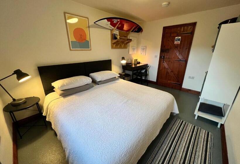 Standard room with outdoor bath, Lands End Hostel And B&b