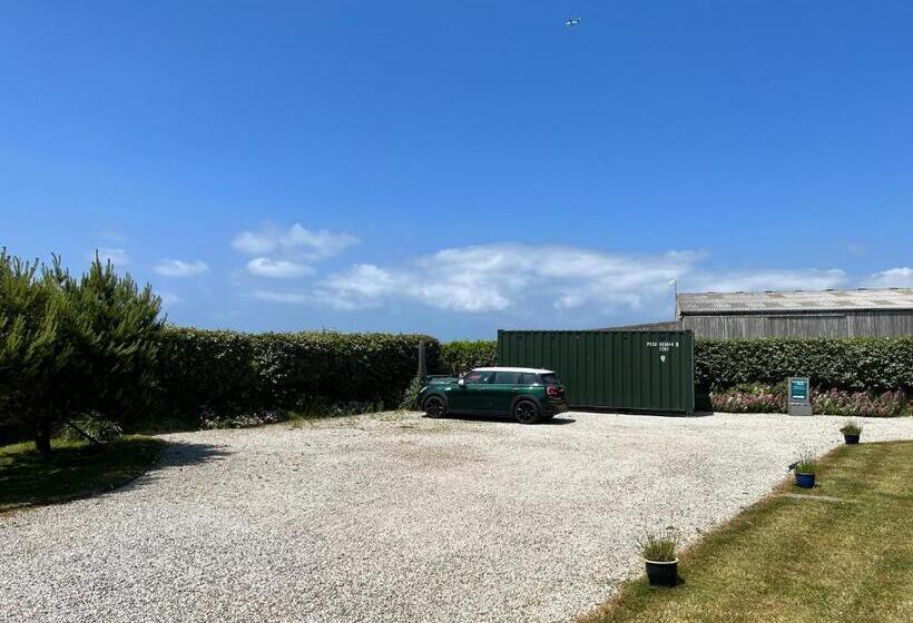 Standard room with outdoor bath, Lands End Hostel And B&b