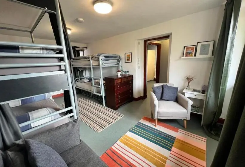 ガーデンビューファミリールーム, Lands End Hostel And B&b