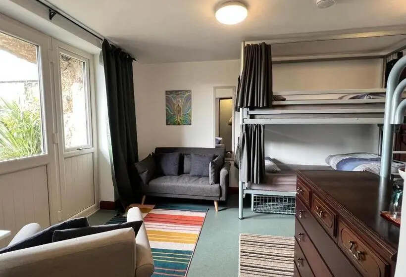 ガーデンビューファミリールーム, Lands End Hostel And B&b