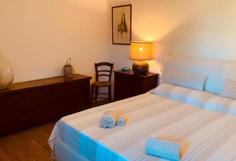 Standard room with outdoor bath, Affittacamere La Crognoleta