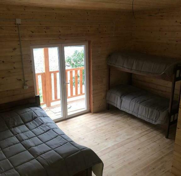 اتاق خانوادگی با چشم‌انداز باغ, Livadhi Guesthouse Komani Lake