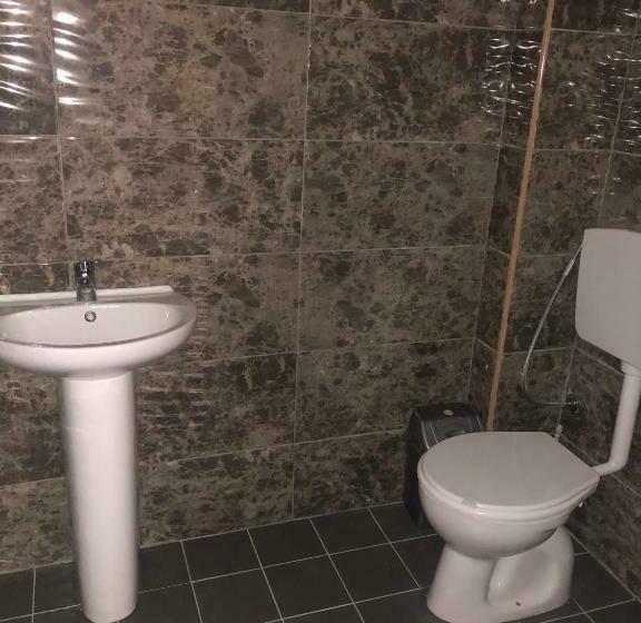 اتاق خانوادگی, Livadhi Guesthouse Komani Lake