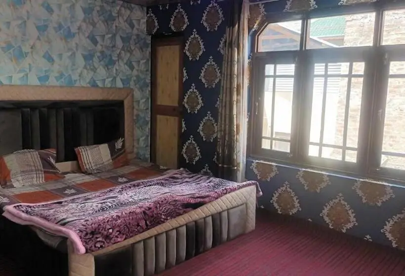 اتاق کلاسیک سه تخته, O Bareen Home Stay
