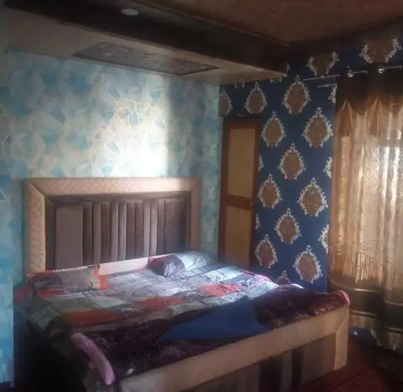 اتاق کلاسیک سه تخته, O Bareen Home Stay