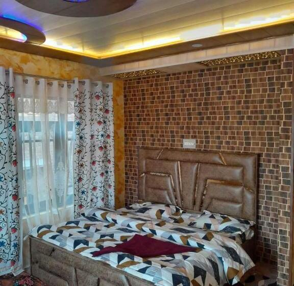 غرفة كلاسيكية ثلاثية, O Bareen Home Stay