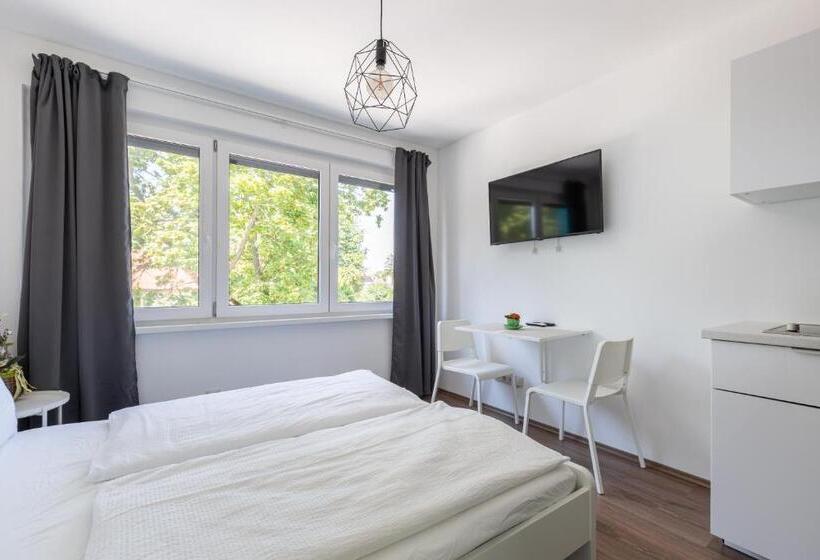 스탠다드 스튜디오, Pauzo Balaton