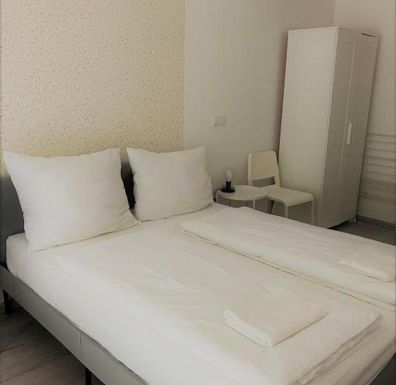 스탠다드 스튜디오 (테라스구비), Pauzo Balaton