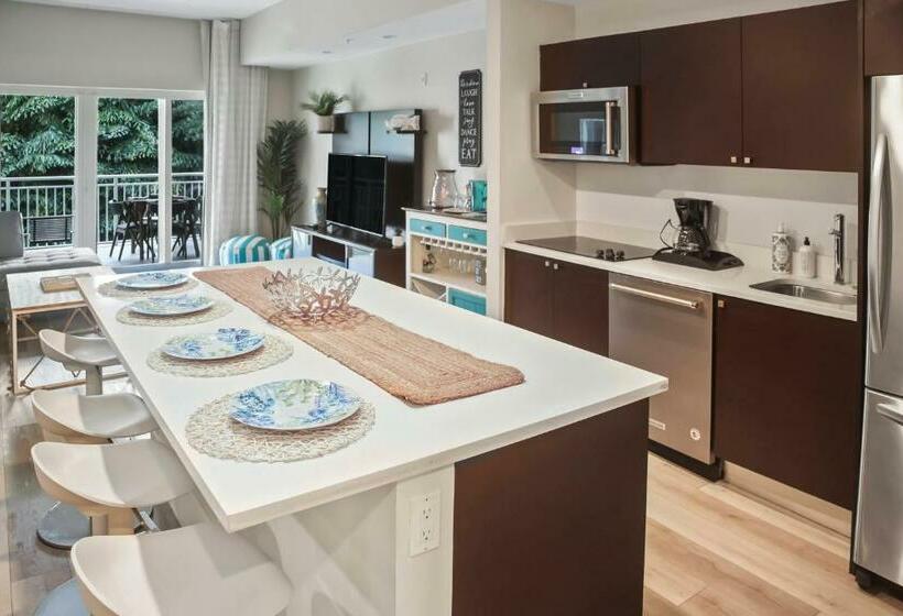 דירה בת חדר שינה 1 עם מרפסת, Upscale Resort Villa In The Heart Of Miami