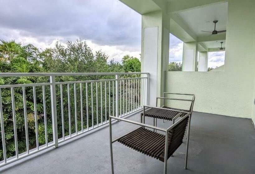 דירה בת חדר שינה 1 עם מרפסת, Upscale Resort Villa In The Heart Of Miami