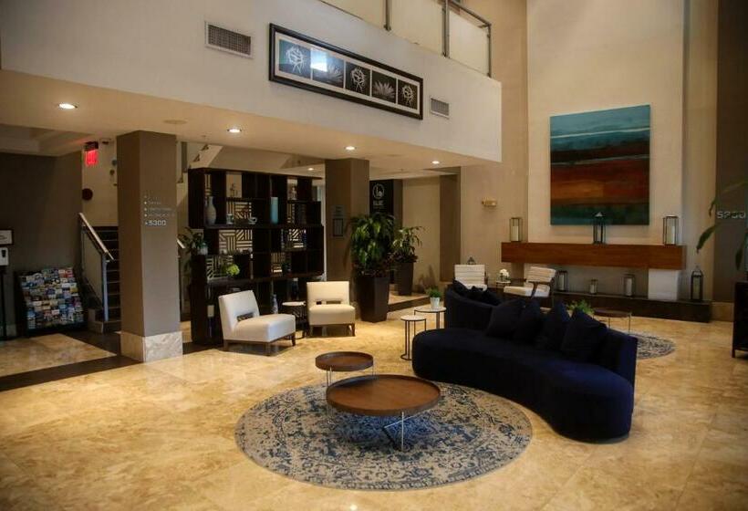 דירה בת חדר שינה 1 עם מרפסת, Upscale Resort Villa In The Heart Of Miami