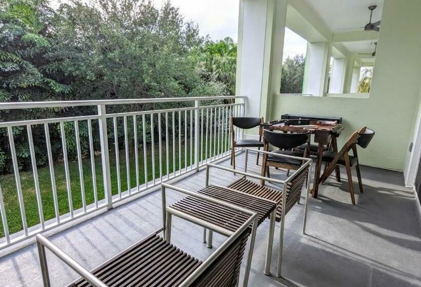 דירה בת חדר שינה 1 עם מרפסת, Upscale Resort Villa In The Heart Of Miami