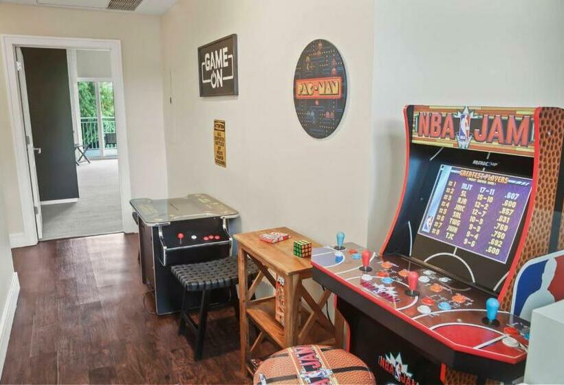 דירה בת חדר שינה 1 עם מרפסת, Upscale Resort Villa In The Heart Of Miami