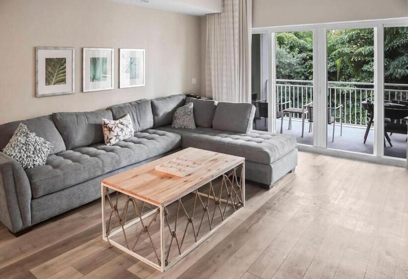 דירה בת חדר שינה 1 עם מרפסת, Upscale Resort Villa In The Heart Of Miami