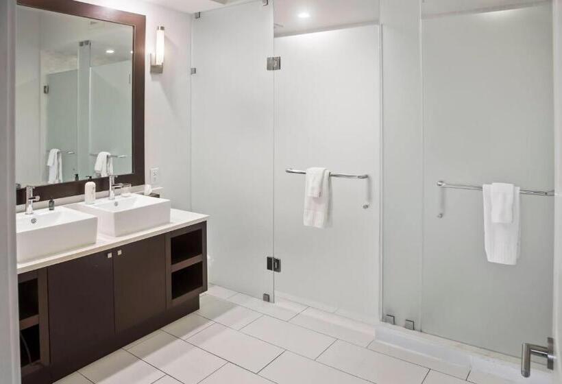 דירה בת חדר שינה 1 עם מרפסת, Upscale Resort Villa In The Heart Of Miami