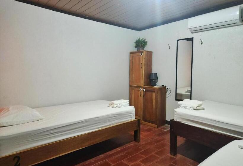 اتاق استاندارد سه نفره, Hostel El Pretal