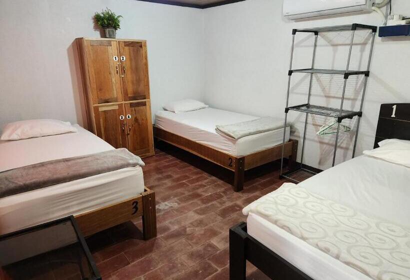 Economy Quadruple Room, Hostel El Pretal