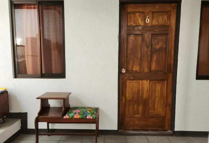 Economy Quadruple Room, Hostel El Pretal