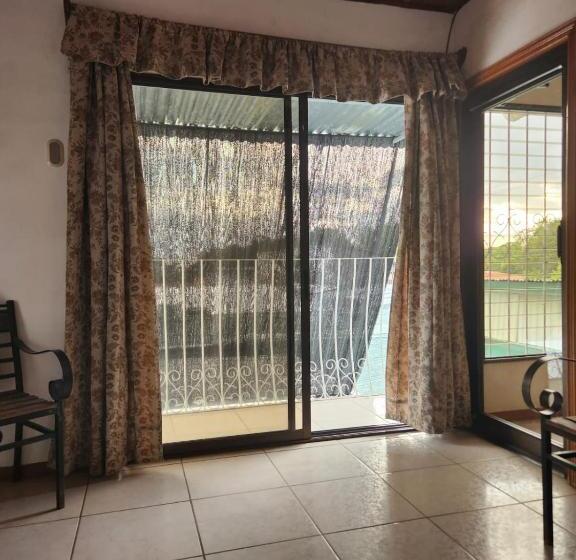 آپارتمان 1 خوابه, Hostel El Pretal