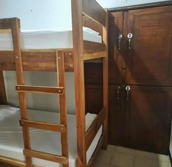Neljän hengen Economy-huone jaetulla kylpyhuoneella, Hostel El Pretal