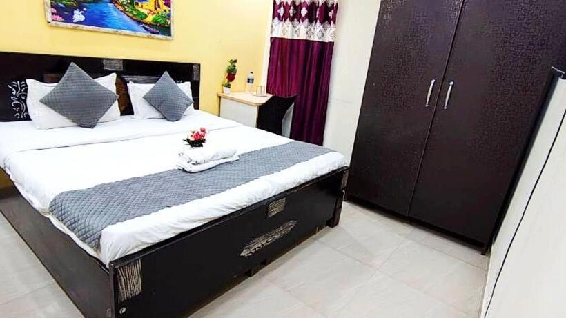 Deluxe Room, Nirvana Residency   East Of Kailash