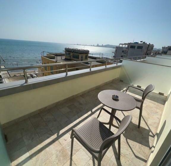 חדר סטנדרט נוף לים עם מרפסת, Split Rooftop Suites