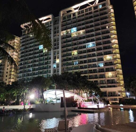 Deluxe Studio, Azure Urban Resort Residences