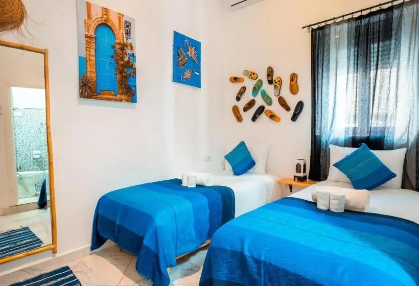 اتاق سوپریور, Riad Amr