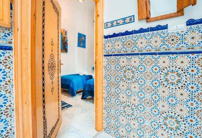 اتاق سوپریور, Riad Amr