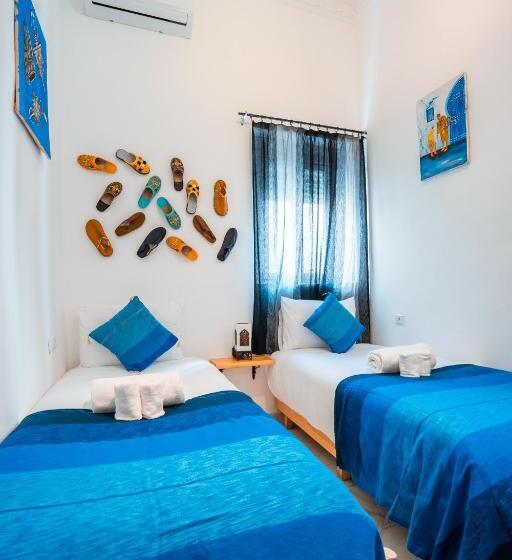 اتاق سوپریور, Riad Amr