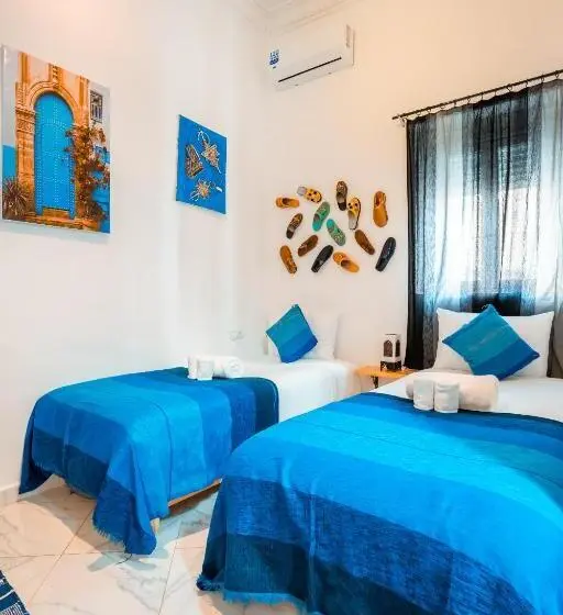 اتاق سوپریور, Riad Amr