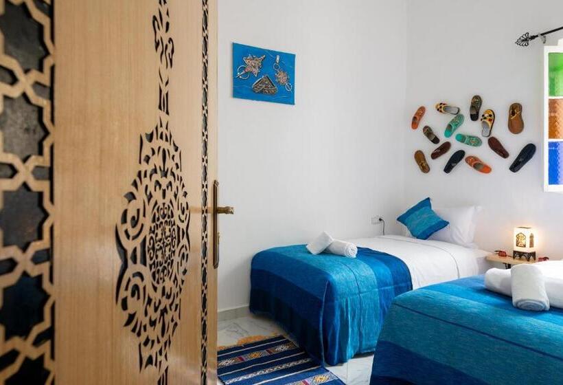 اتاق سوپریور, Riad Amr