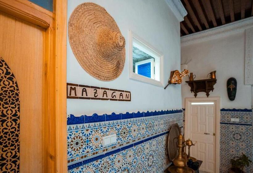 سوییت سوپریور, Riad Amr