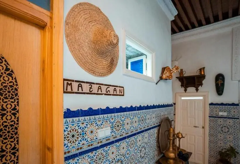 سوییت سوپریور, Riad Amr