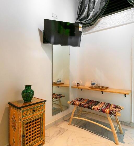 سوییت سوپریور, Riad Amr