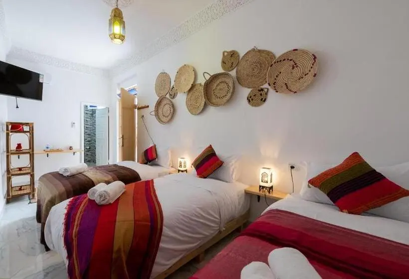 سوییت, Riad Amr