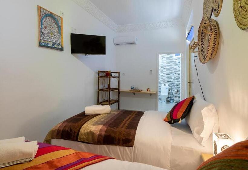 سوییت, Riad Amr