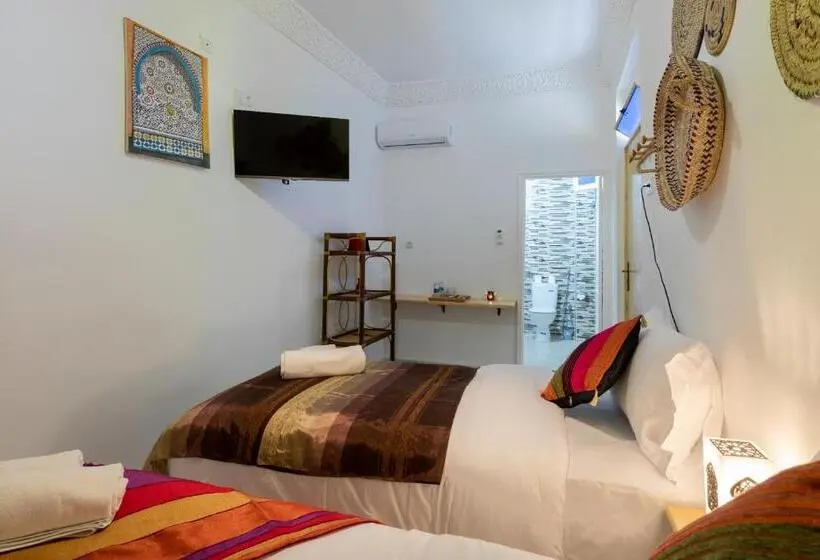 سوییت, Riad Amr